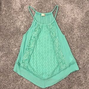Beautiful green tank with lace details. Small.